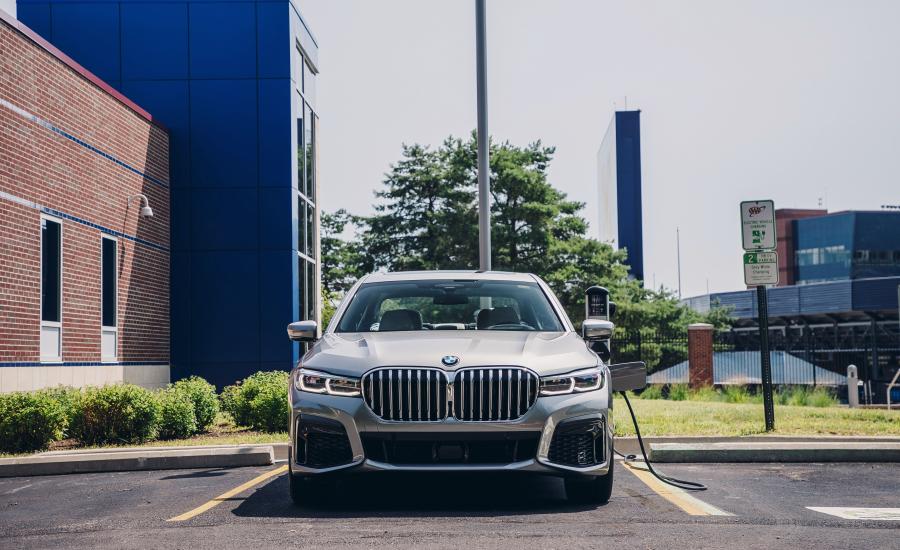  BMW 745e xDrive M Sport (G11) 2019 года  (NA) (фото 17 из 32)